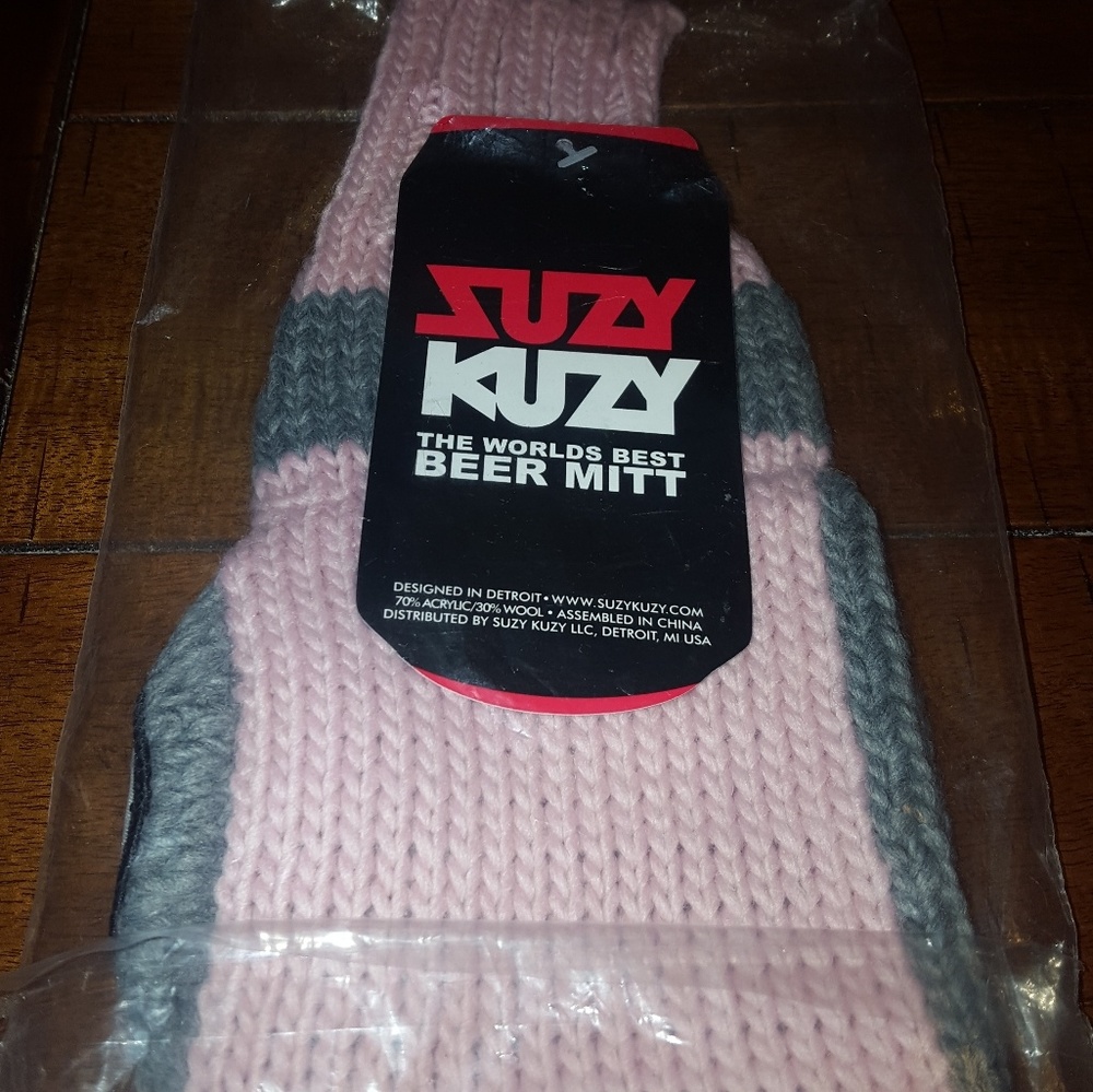 Suzy Kuzi knitted hand warmer/beer/beverage mits